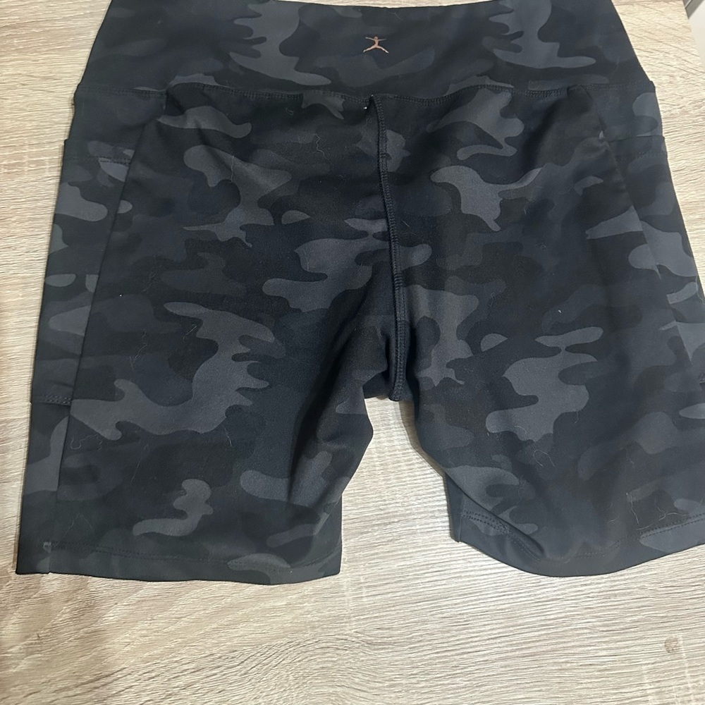 Danskin Women's Camo Bike Shorts (bundle‎ 2) - Black. Size large. - Picture 6 of 11
